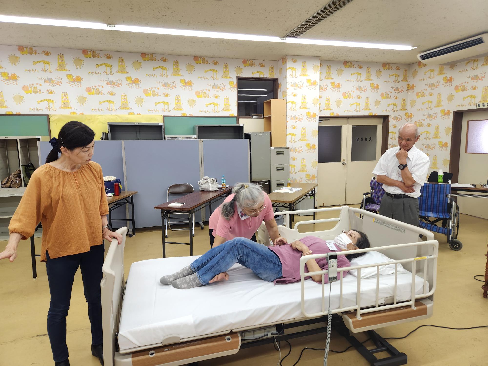 体位交換の介助方法を習得