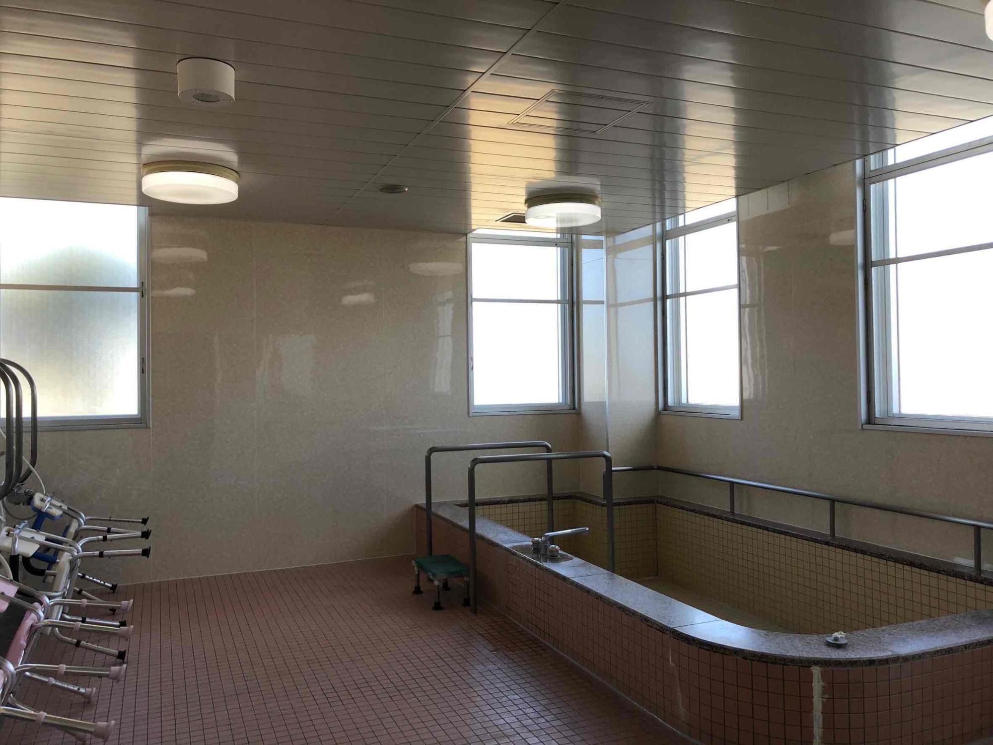 高齢者自立センター藤岡のお風呂場の写真