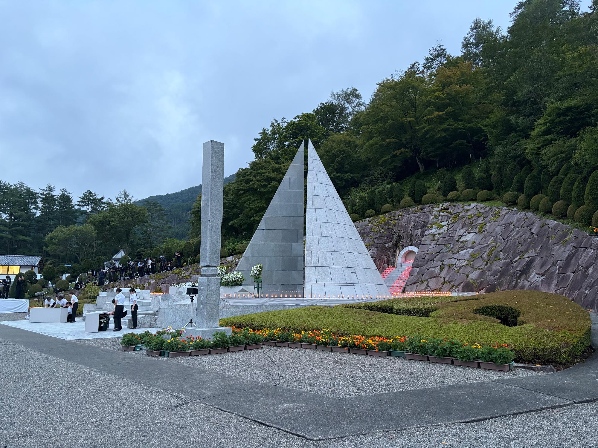 R08ローソク供養の様子