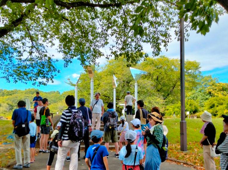 講師の先生の話を聞いている様子