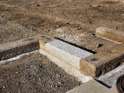 基礎石等の据え直し