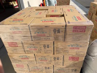 羽咋市へ提供する飲料水が入ったダンボール