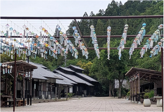 園内に飾られた風鈴の写真