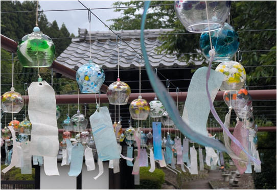 園内に飾られた風鈴の写真