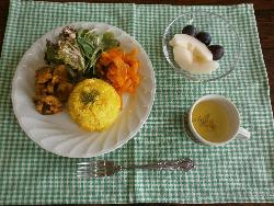 調理実習のレシピ例 ターメリックライス・タンドリーチキン・キャロットラペ・リーフサラダ・かぼちゃのスープ・季節の果物