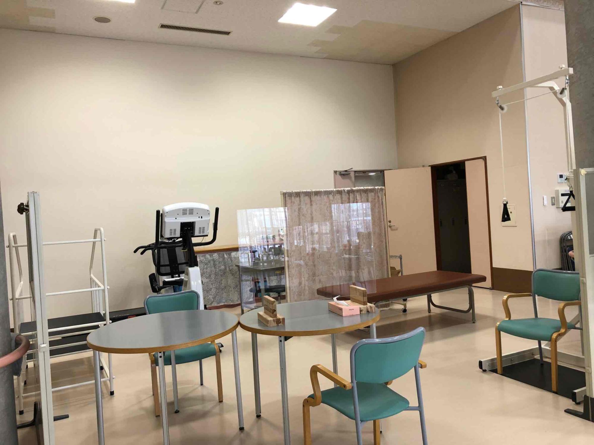 高齢者自立センター藤岡の利用者が使用するトレーニング器具の写真