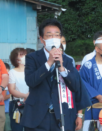 来賓祝辞を述べる藤岡市長