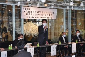 世界遺産サミットで文化遺産の取り組みについて発表する新井藤岡市長