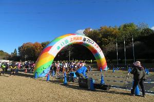 スタートラインに並ぶ参加者たち