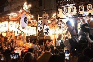 祇園山車の行進