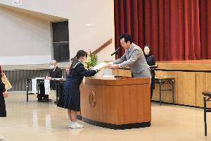 善意の会受章者を表彰する新井雅博市長