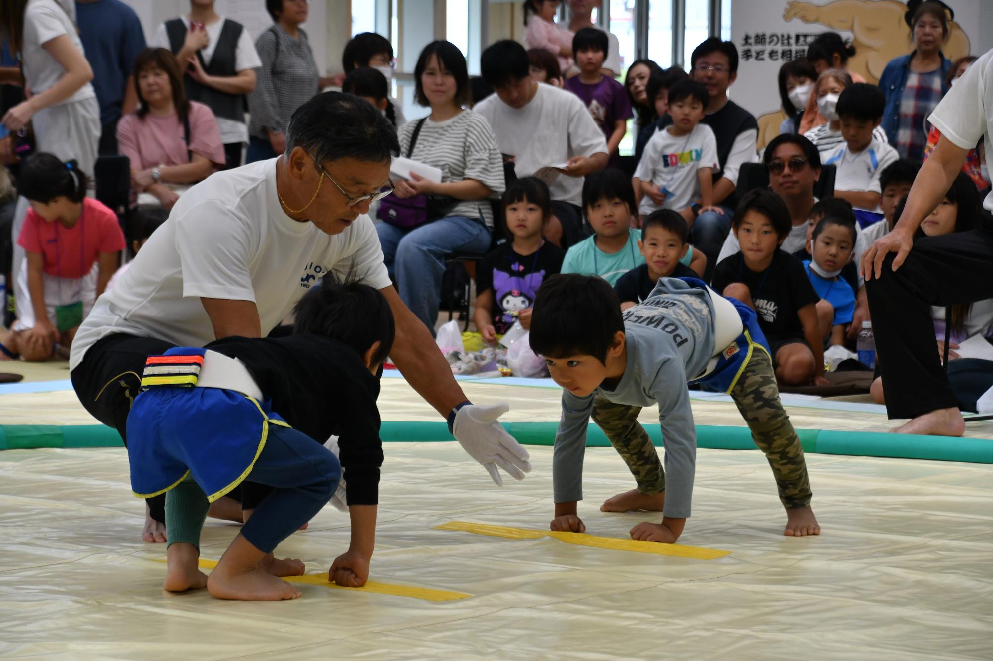 R08藤岡祭り子供相撲の様子