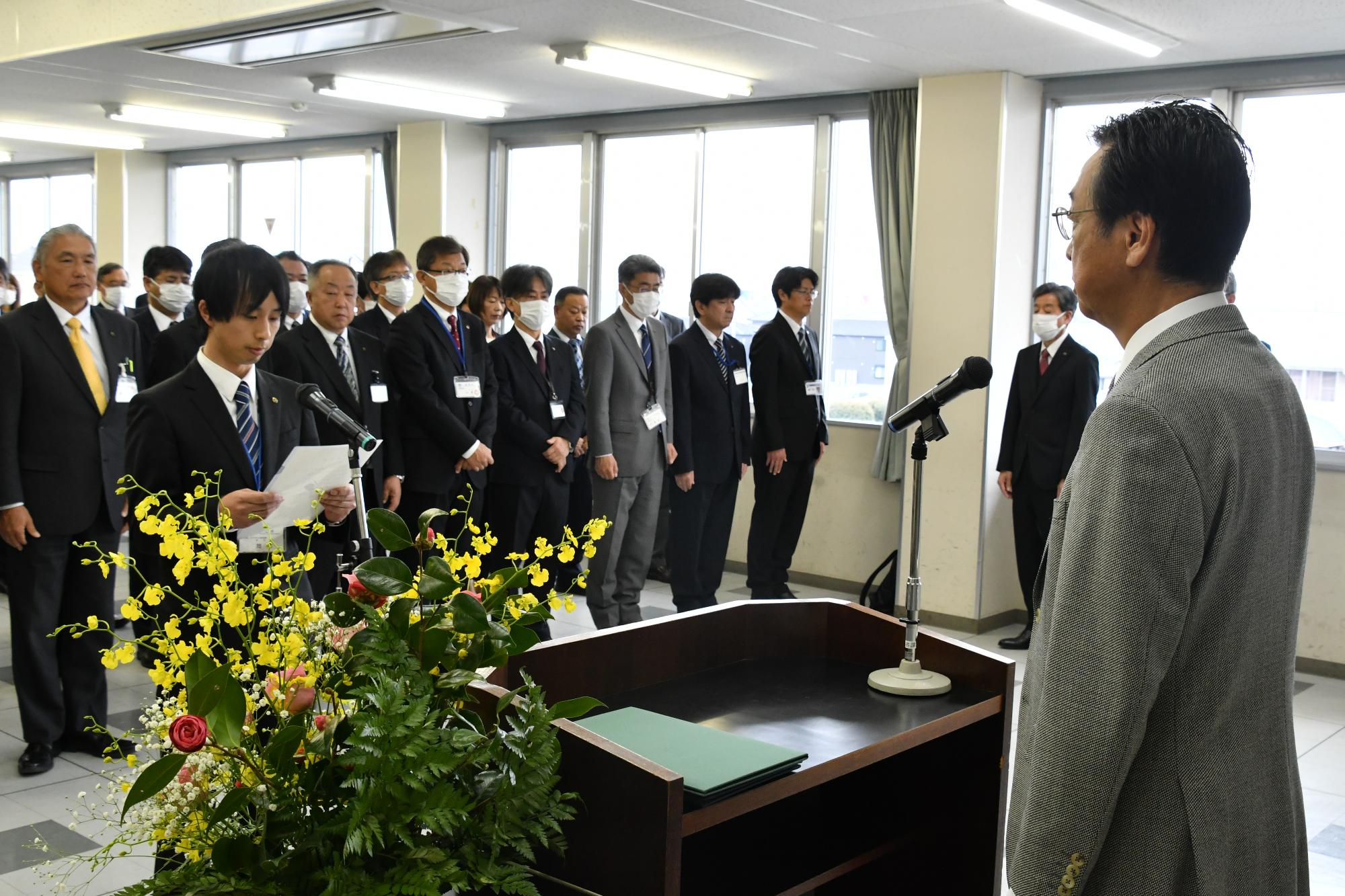 R07職員辞令交付式の様子1