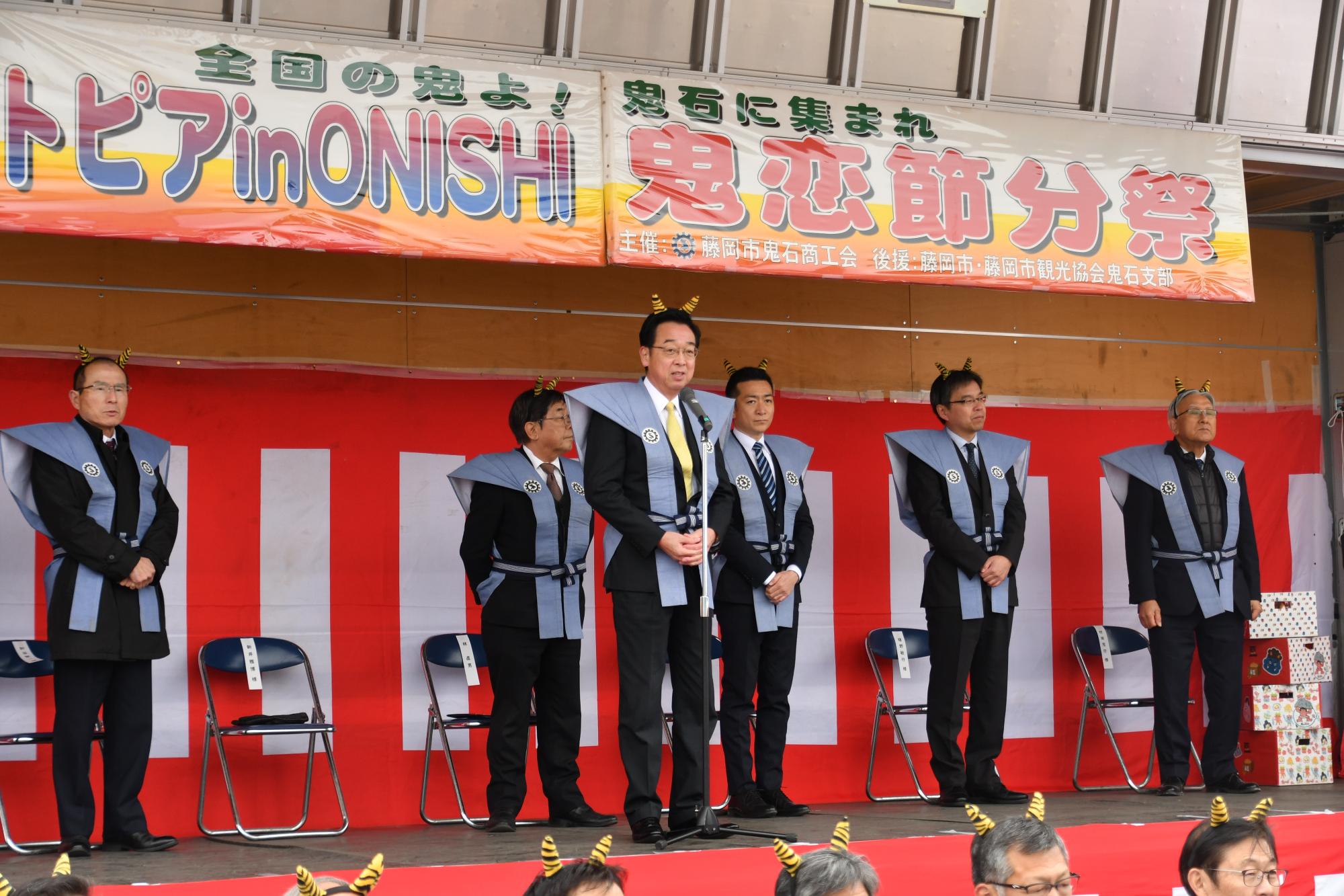 R07鬼恋節分祭で挨拶する新井市長