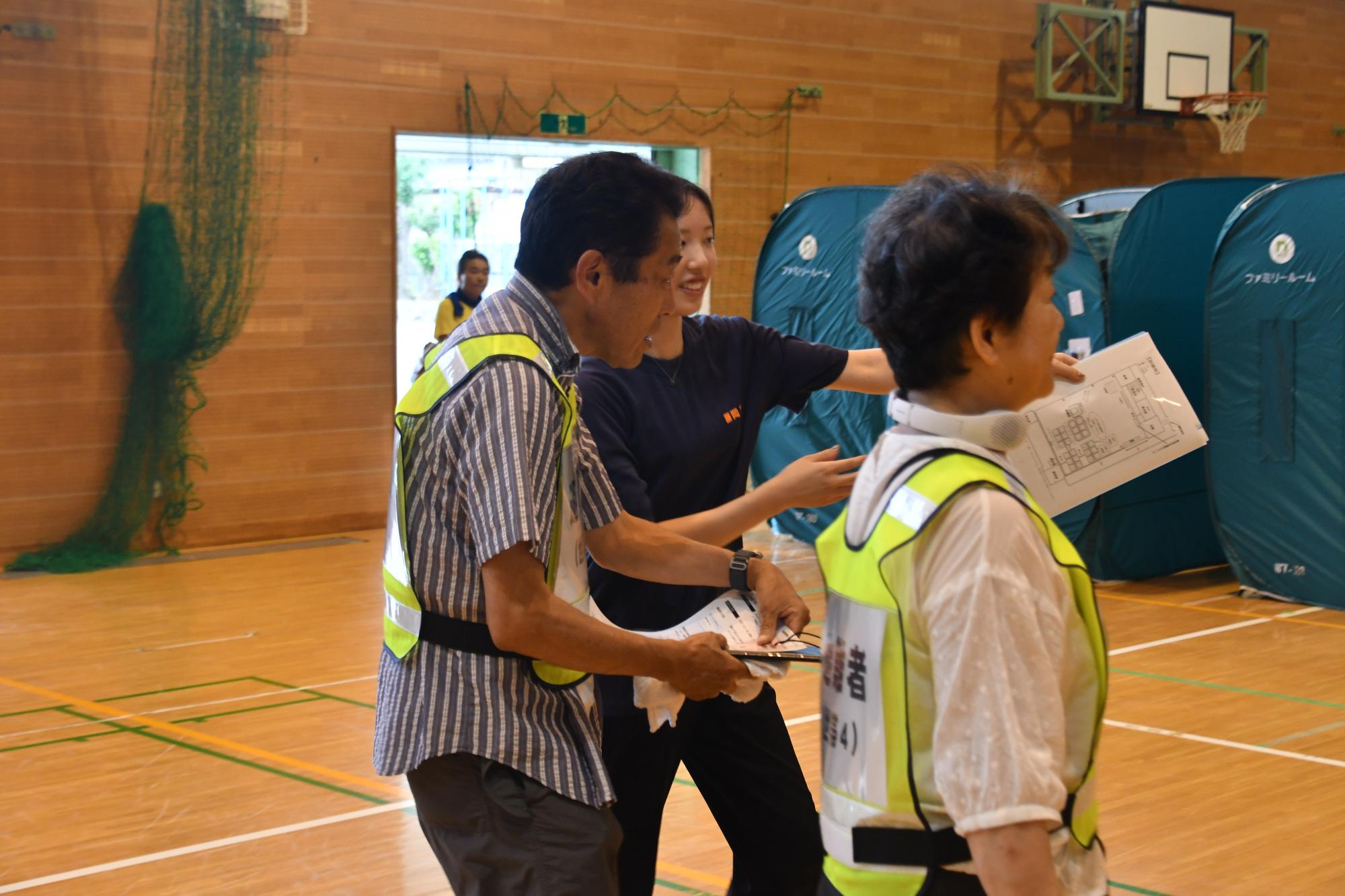 R07避難所開設訓練の様子2