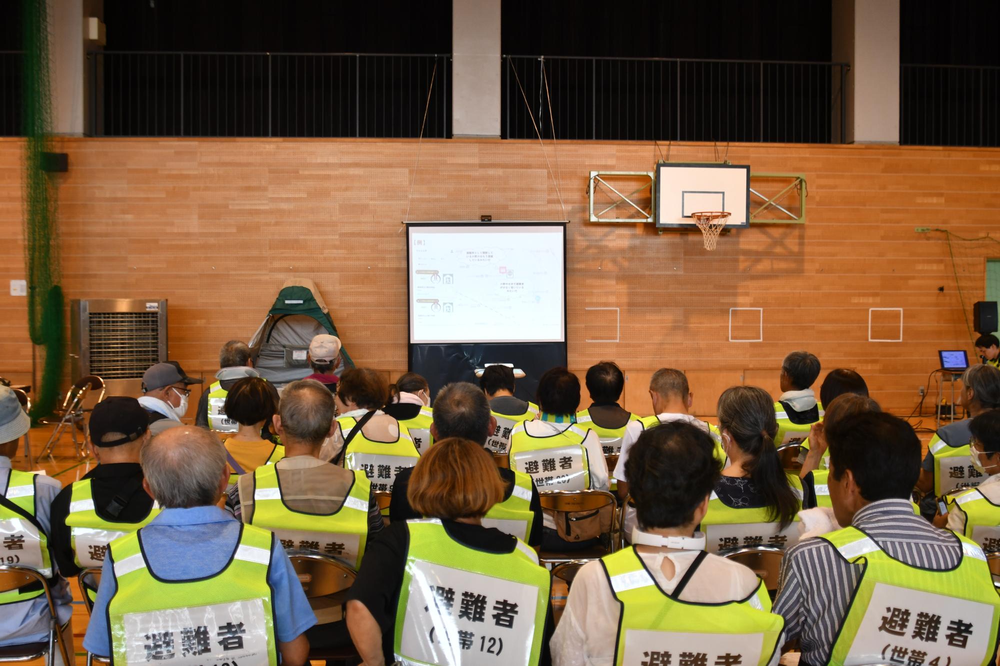 R07避難所開設訓練の様子3