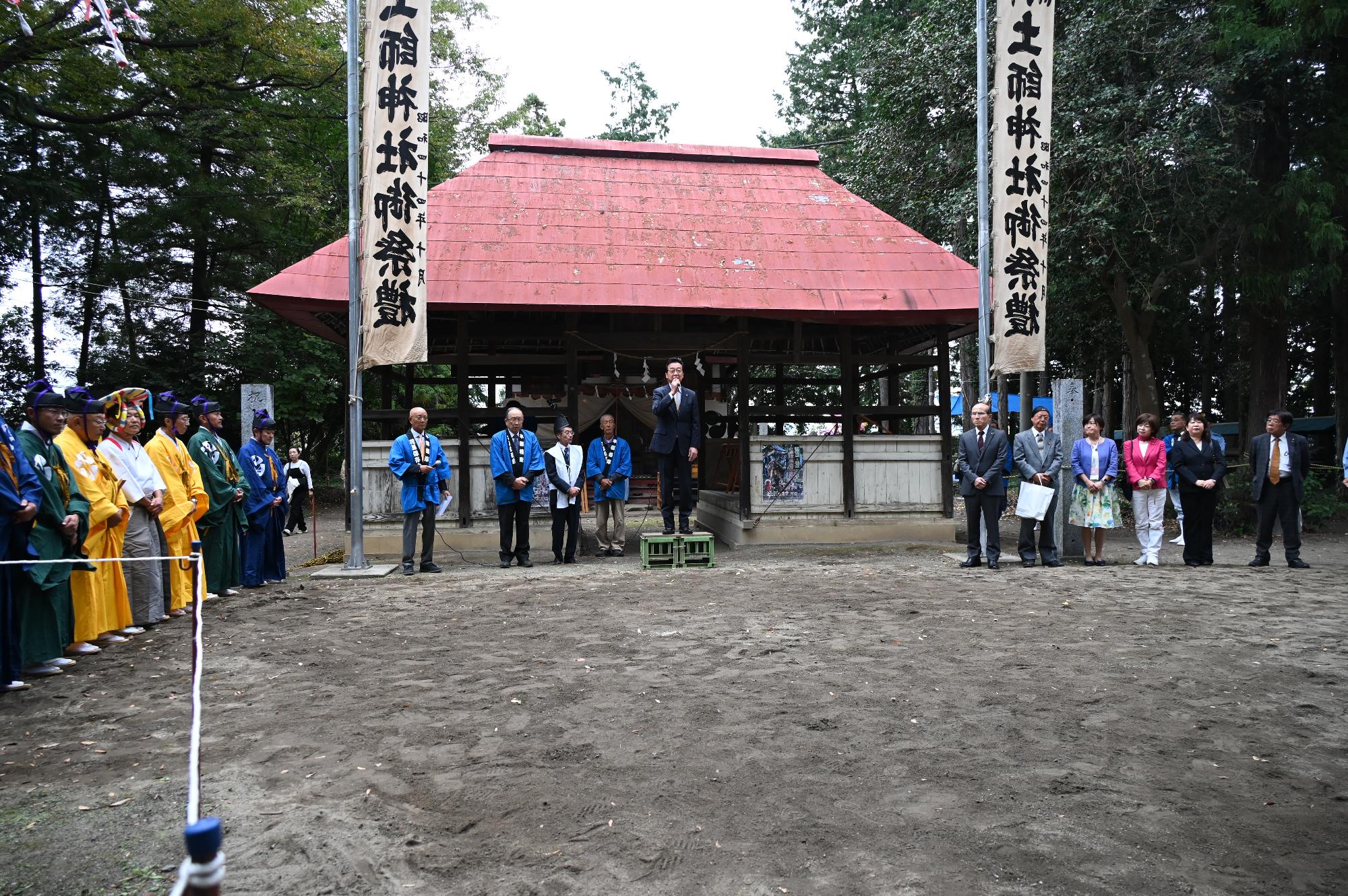 R07土師神社秋祭りで挨拶する新井市長