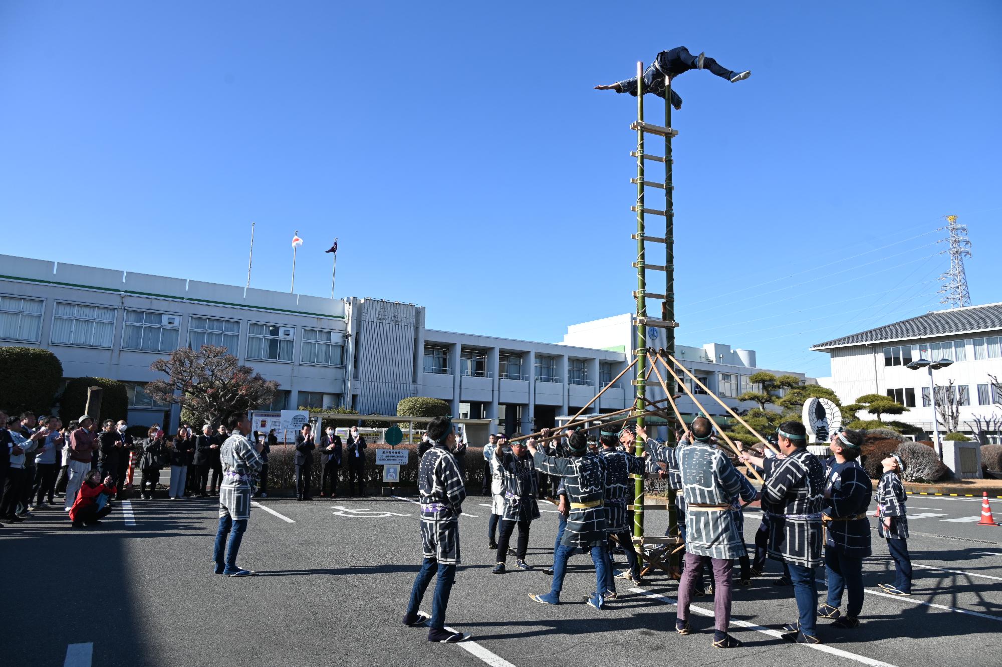 R08若鳶会新春梯子乗りの様子
