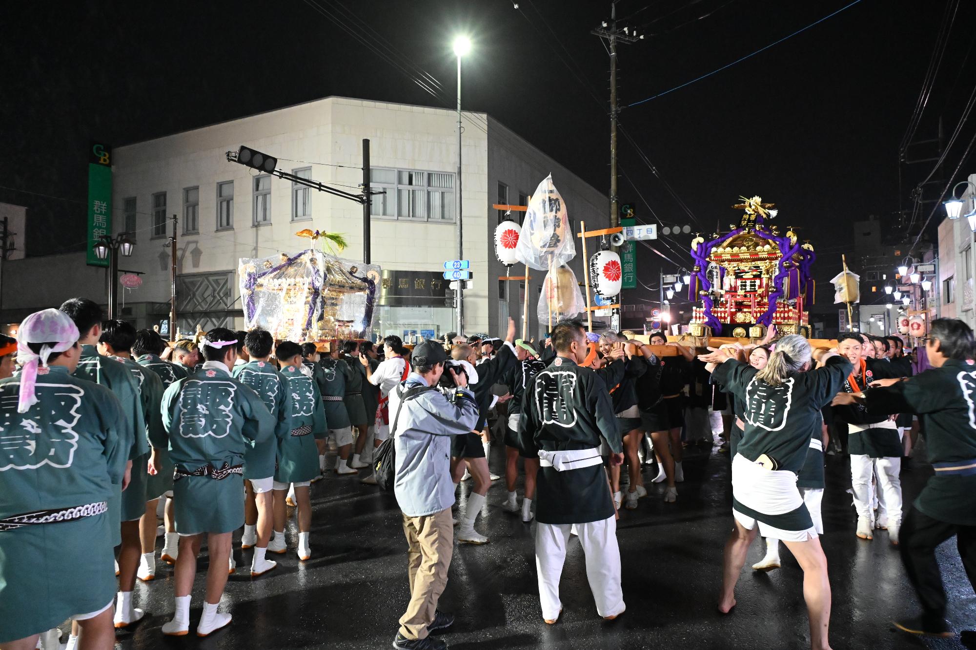 R08藤岡祭り初日の宮神輿の様子