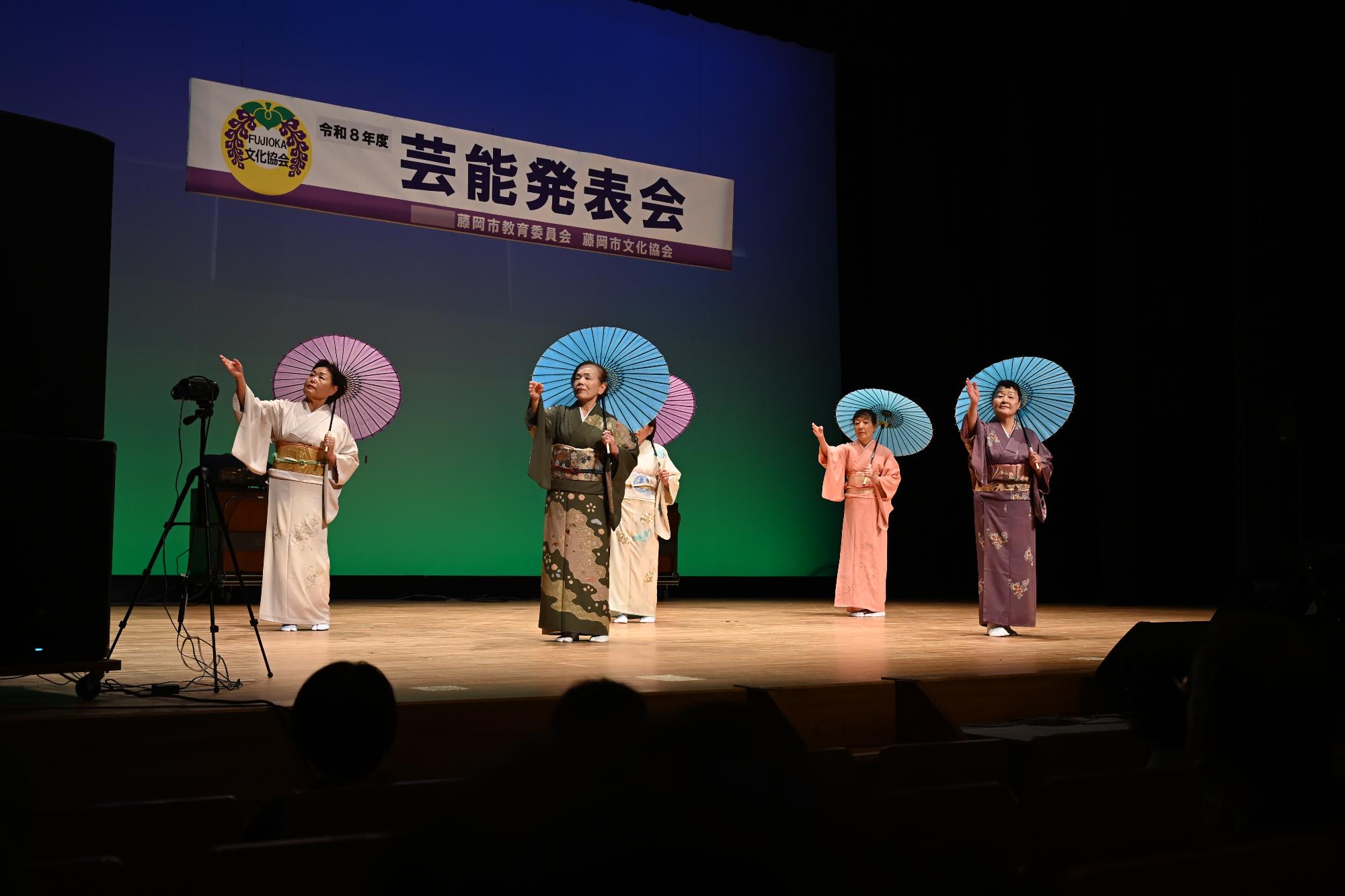 R08文化協会芸能発表会の様子