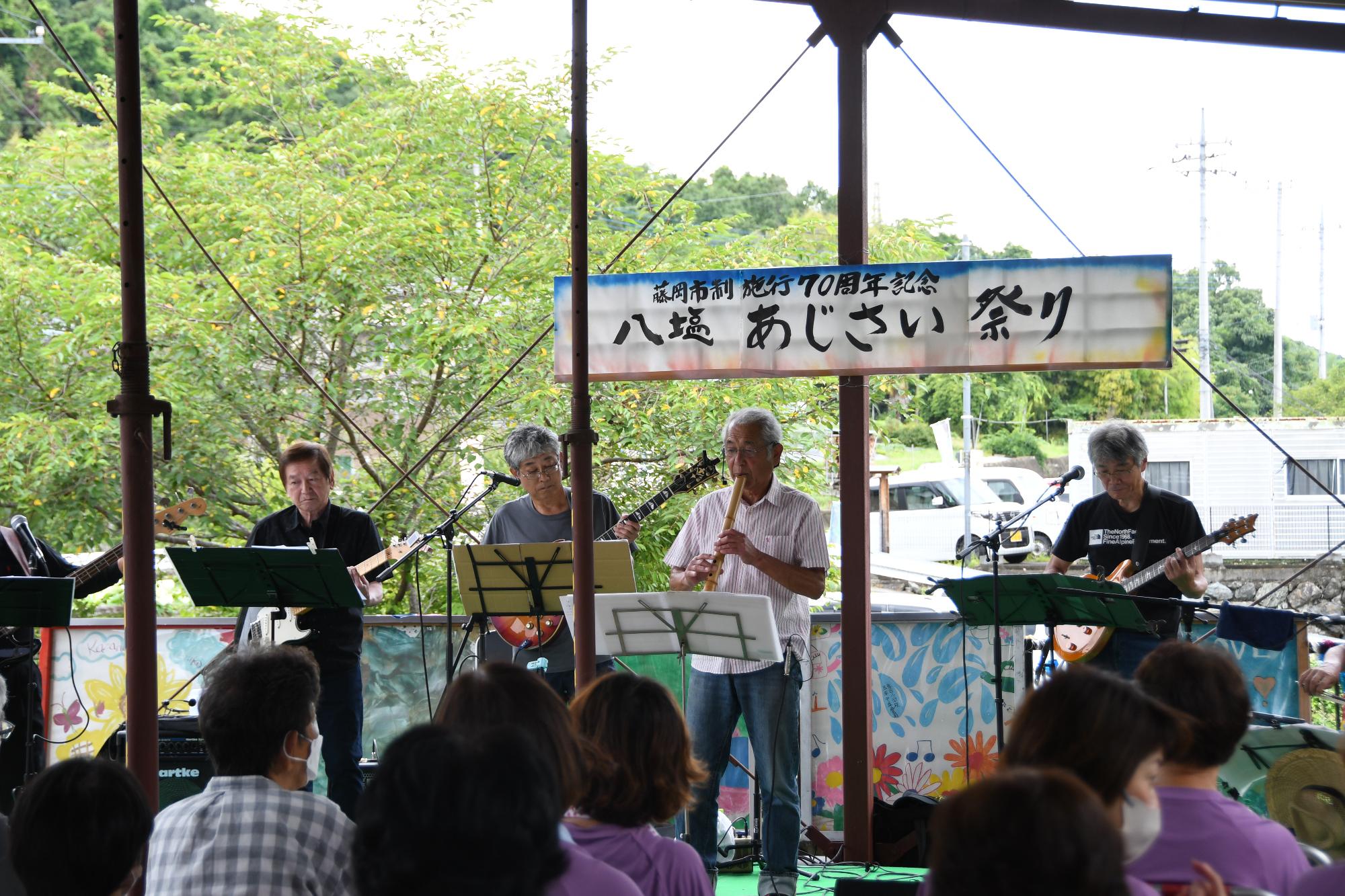 出し物のライブの様子