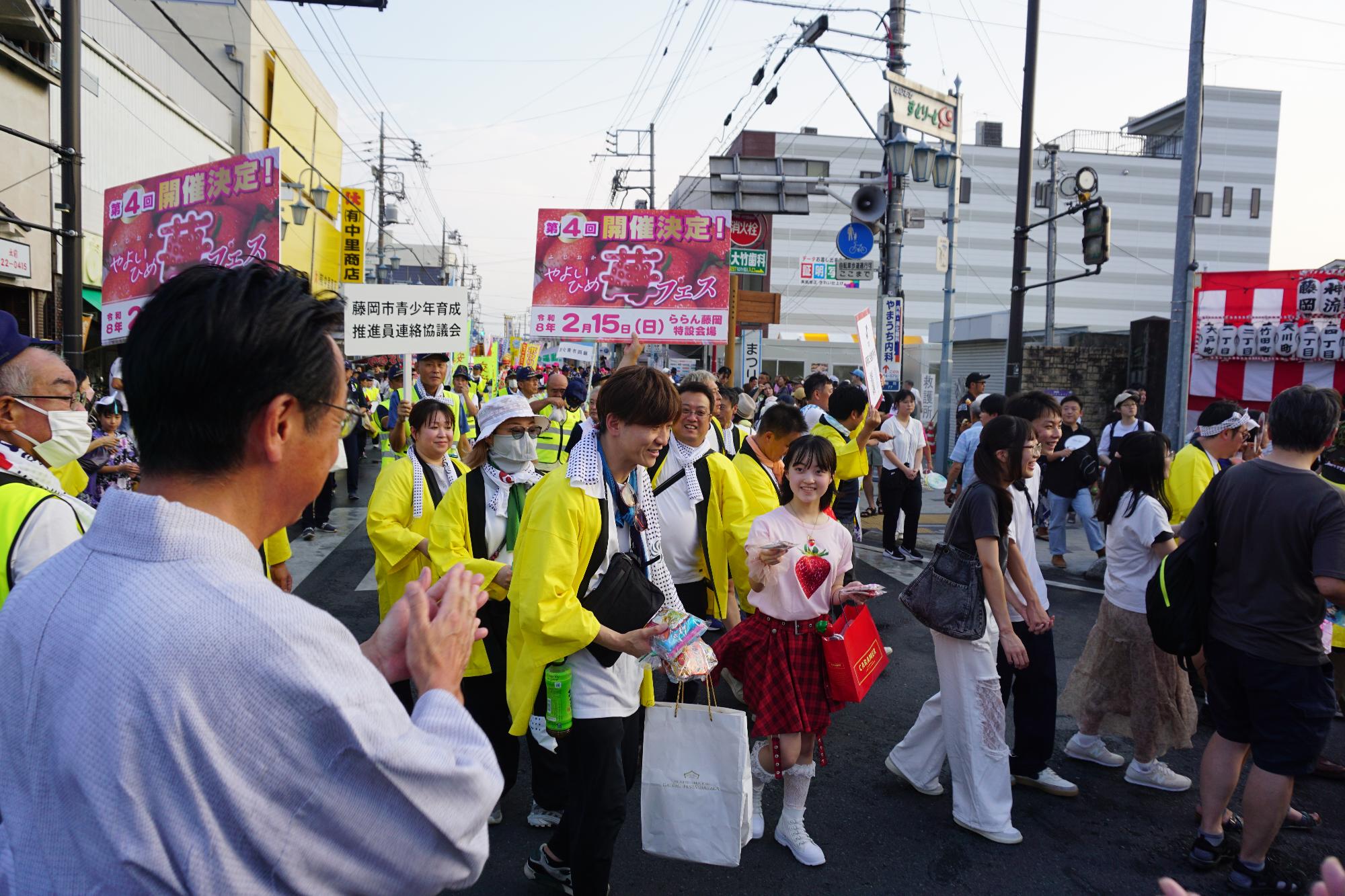 R07藤岡まつり市民パレードの様子