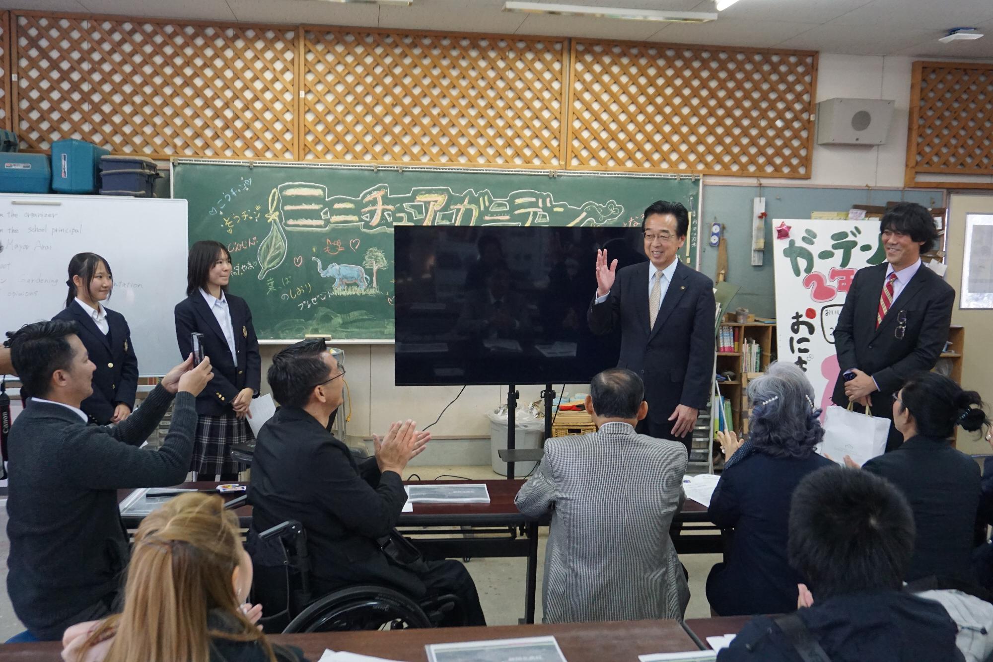 R07藤岡冬桜ユニバーサルツーリズムで挨拶する新井市長