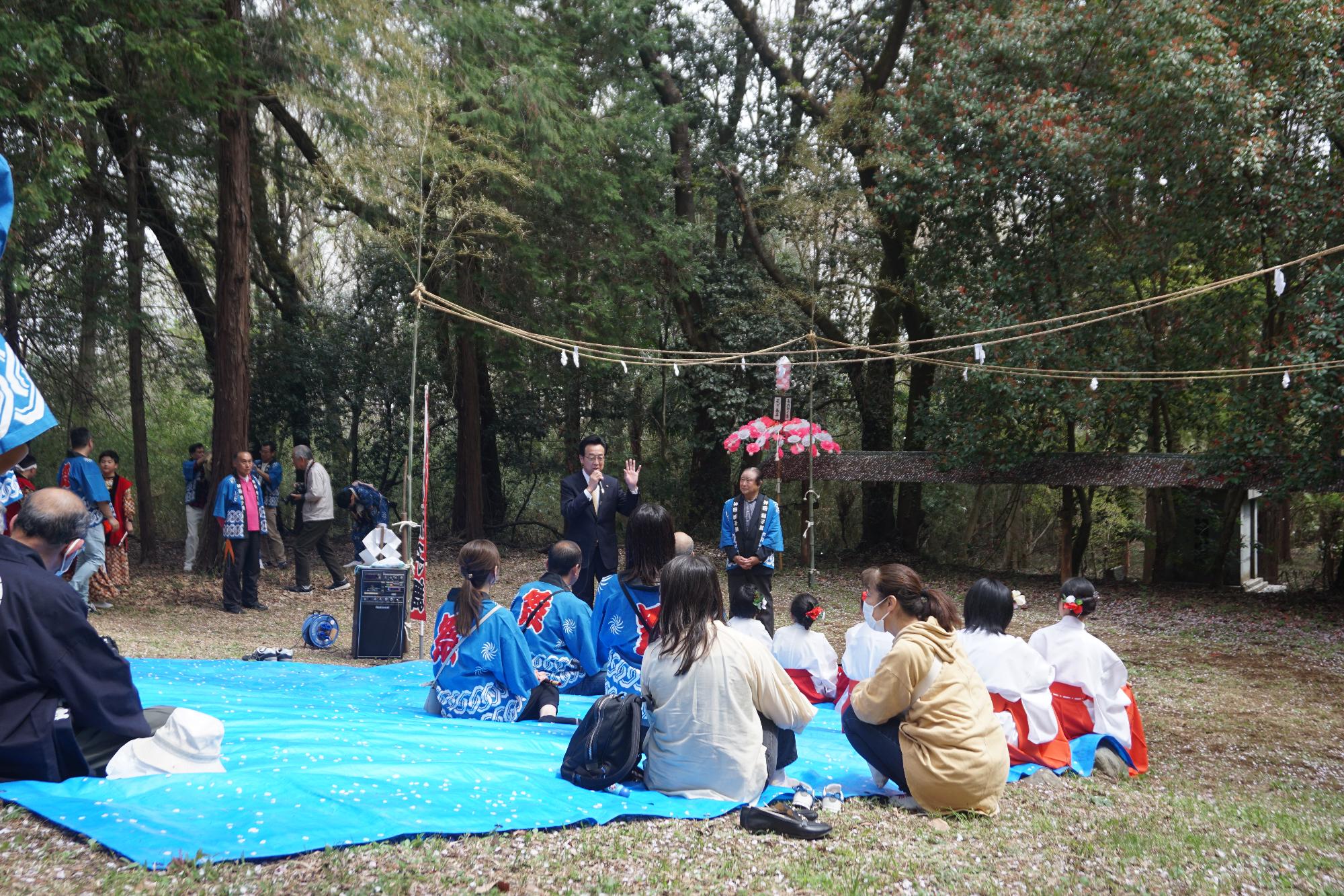 R08美九里浅間神社春祭りで挨拶する新井市長