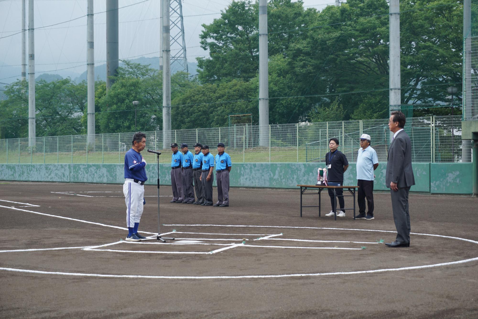 R08市長杯古希軟式野球大会選手宣誓の様子