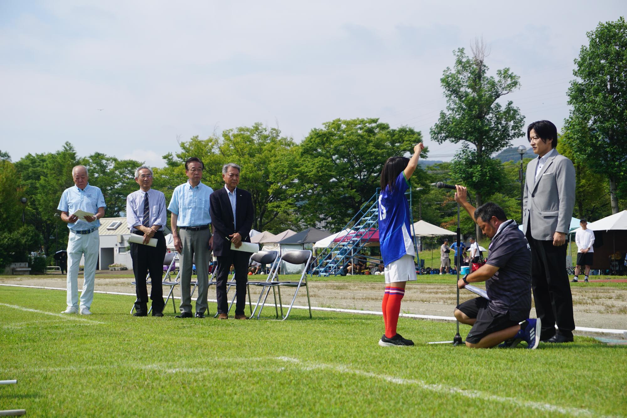 R08藤岡南RC少年サッカー大会開会式の選手宣誓の様子