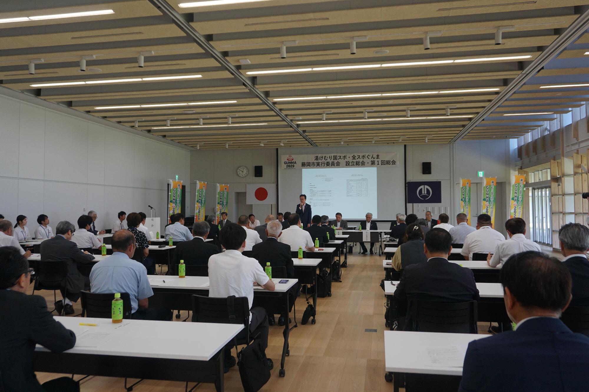 R08設立総会での市長挨拶の様子