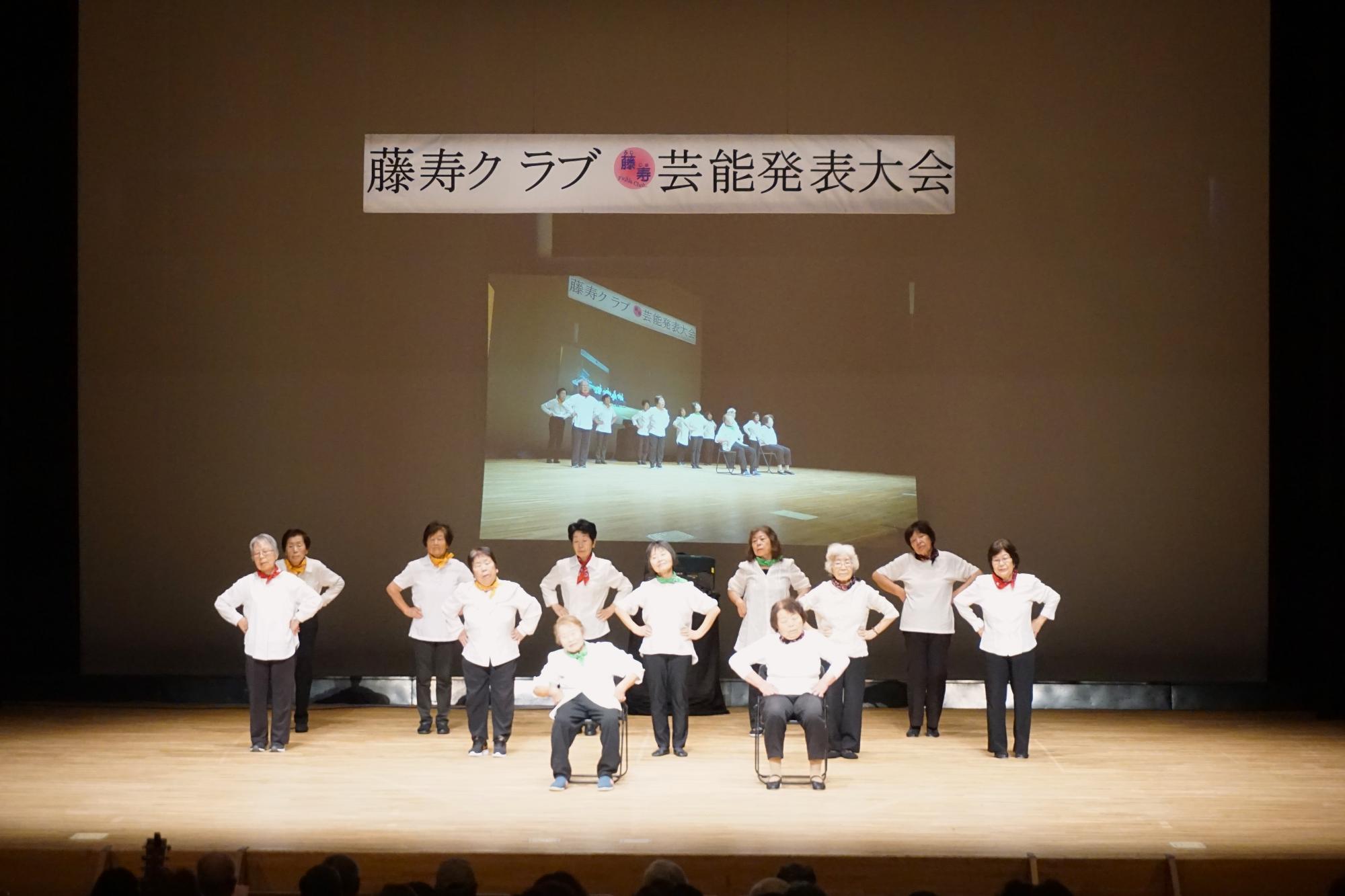 R08藤寿クラブ芸能発表大会の様子