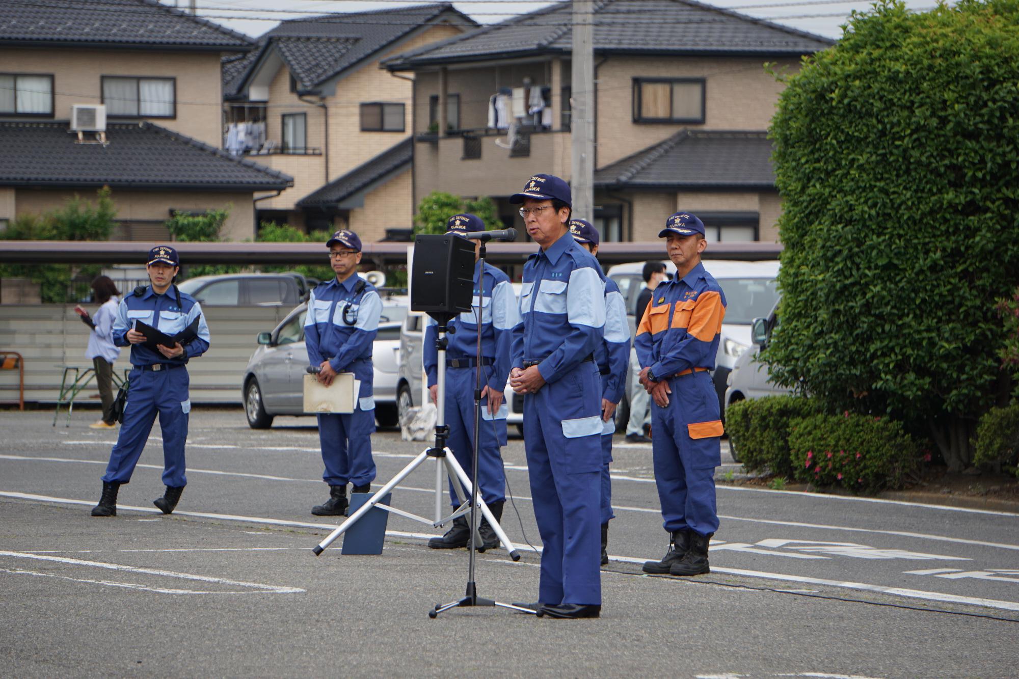 水防工法実技訓練の実施にあたり挨拶を行う新井市長