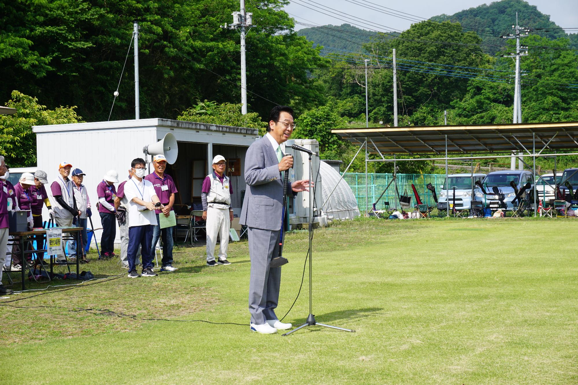主催者挨拶を行う新井市長