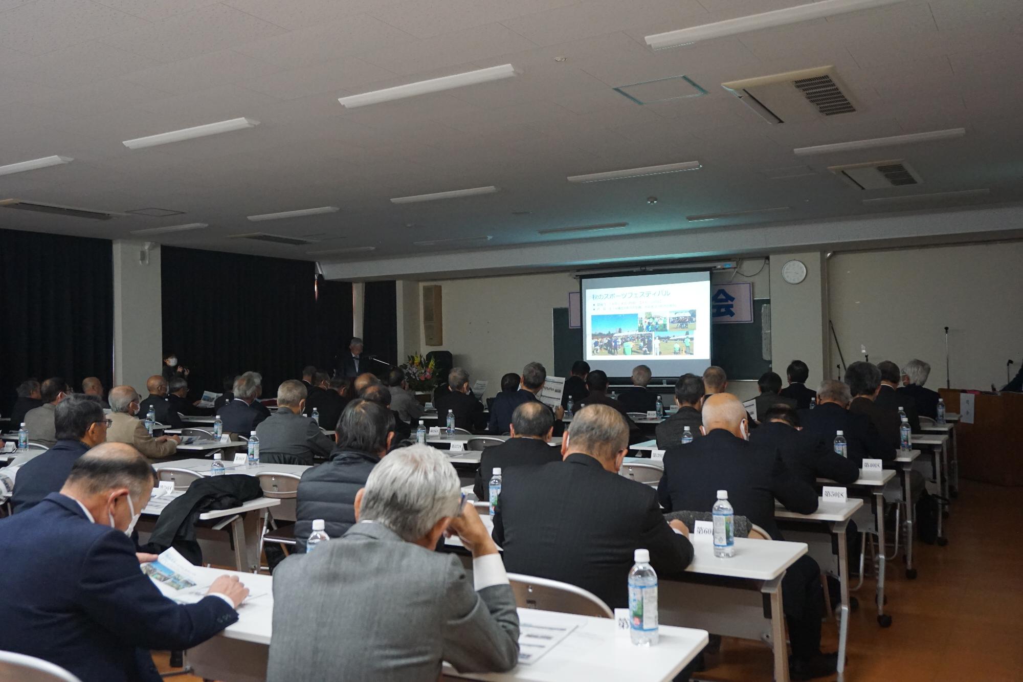 R07新春講演会の地域別発表の様子
