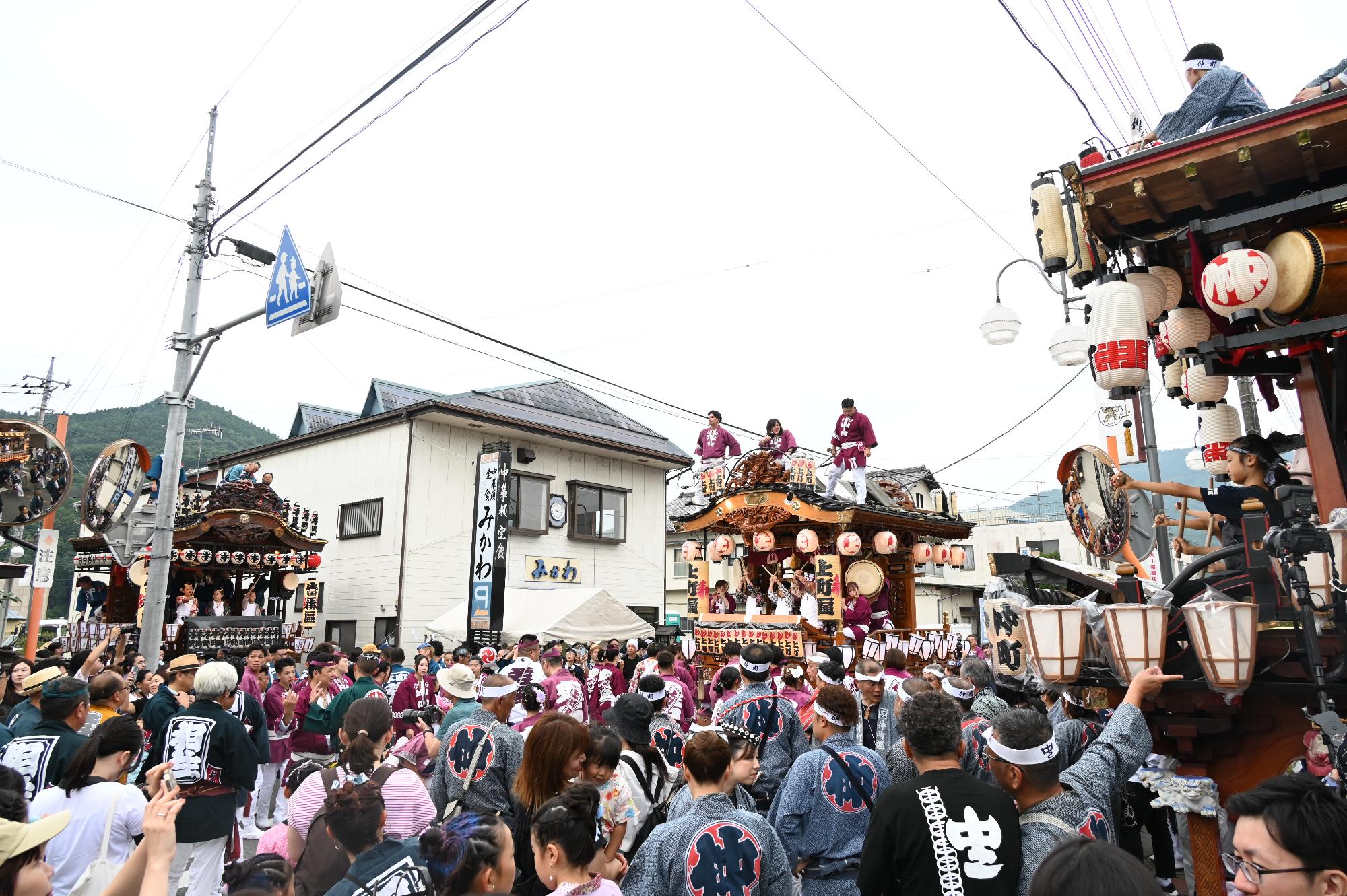 R07鬼石夏祭り山車巡行の様子