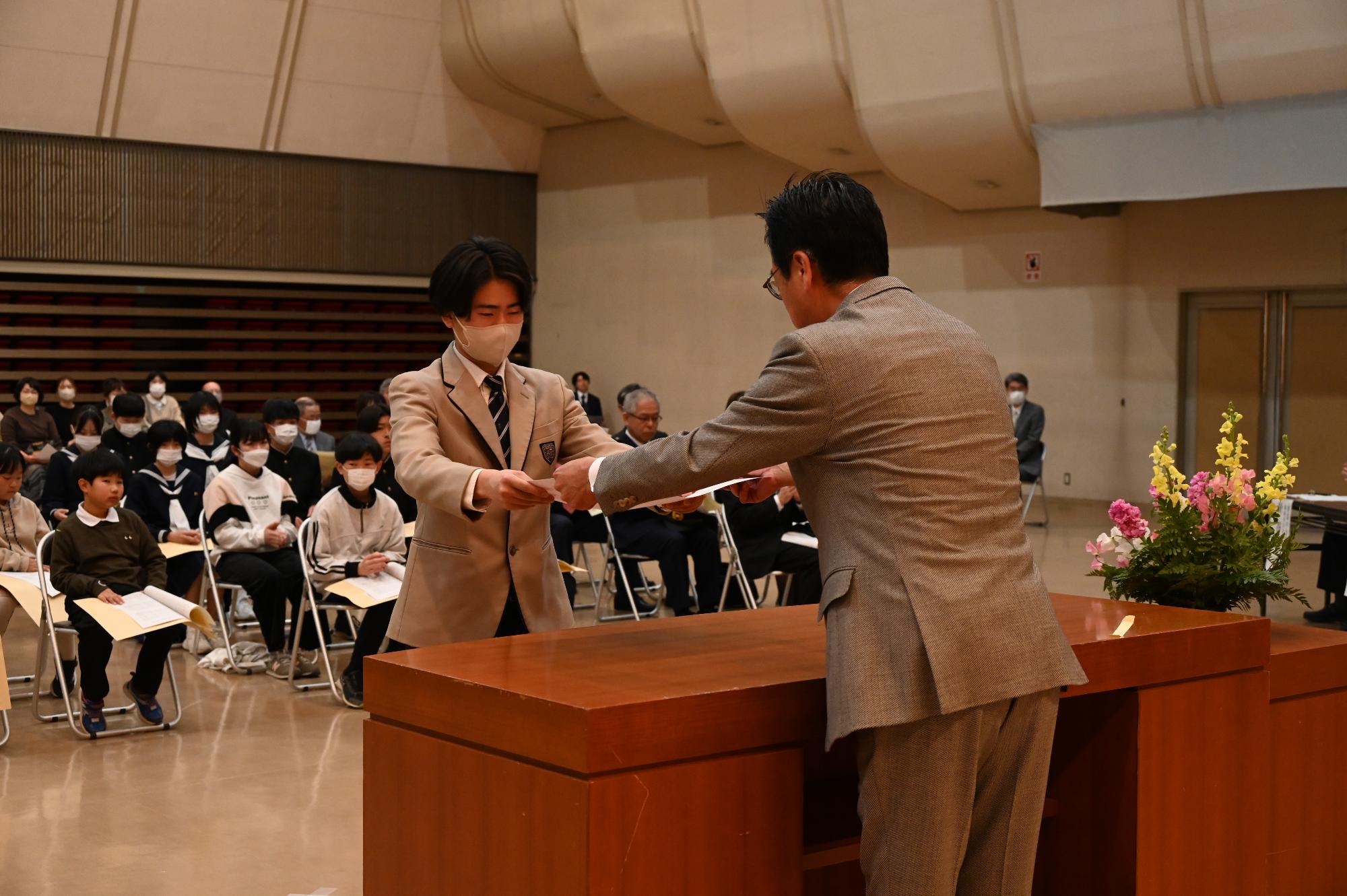 R07善意の会表彰式の様子