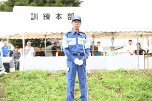 群馬県総合防災訓練であいさつする市長