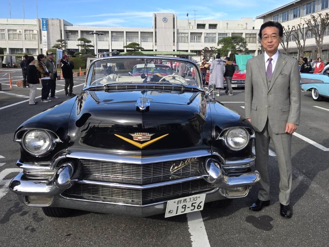 R07Fujiokaオールディーズパレードで乗車した車と新井市長