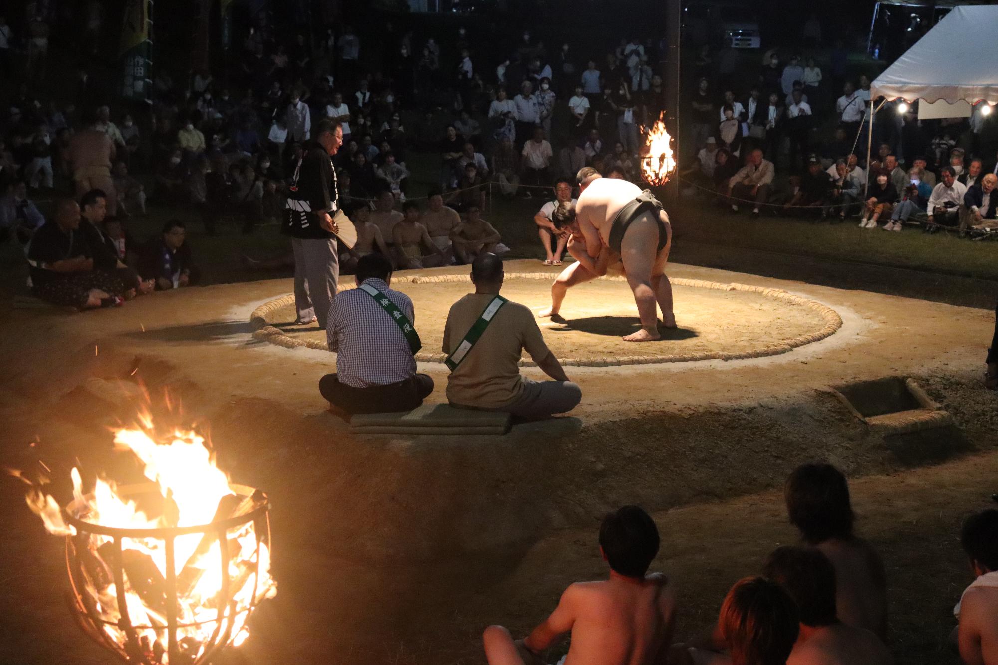 羽咋市唐戸山神事相撲の様子