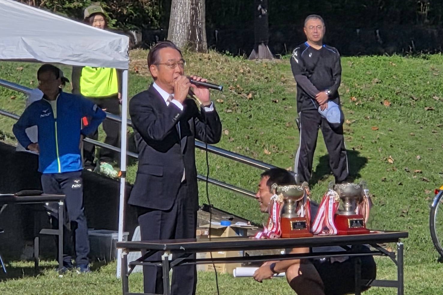R08駅伝競走大会で挨拶する新井市長