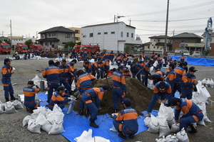 藤岡市水防工法訓練の参加者