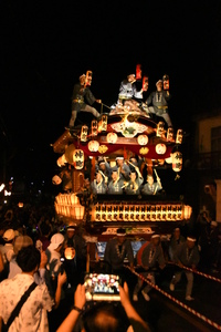 鬼石夏祭りの新田坂の駆け上がり