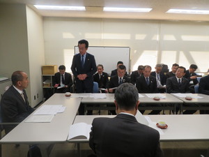 国道整備・建設促進期成同盟会埼玉県要望活動であいさつをする市長