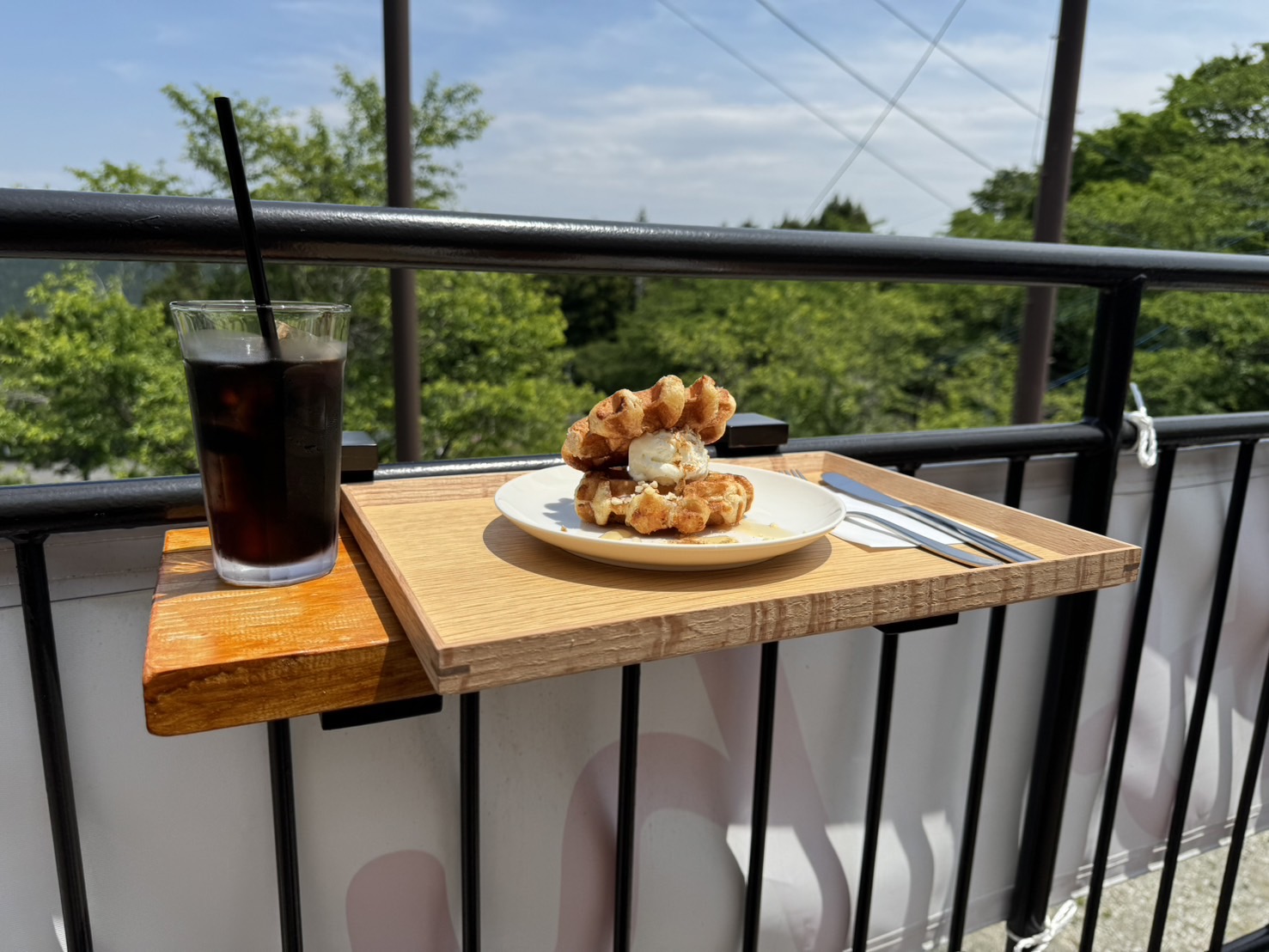 みんなのカフェ「しき」のデッキの写真