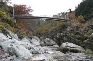 三波石峡の秋の様子