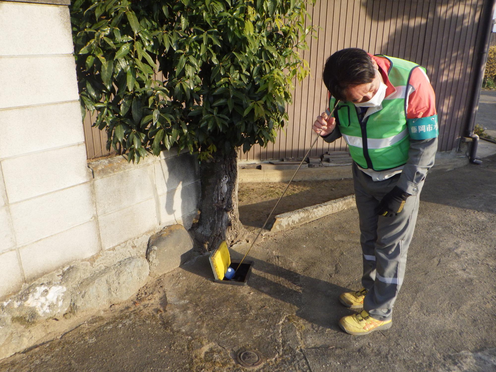 個人宅における漏水調査状況