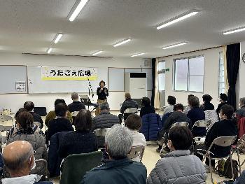 あいさつをする先生