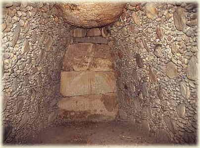 伊勢塚古墳の石室内部の写真