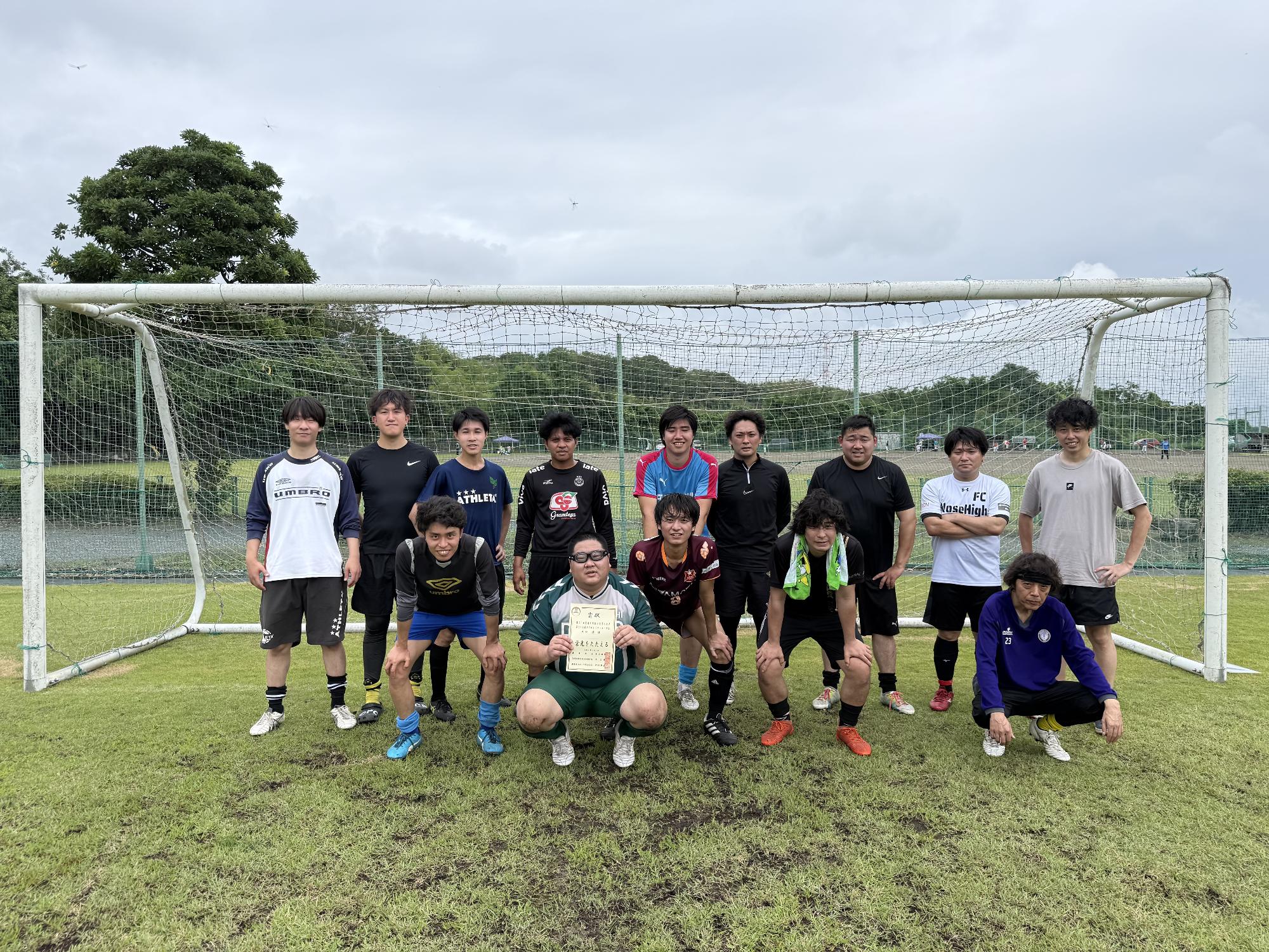 大会優勝チームの写真